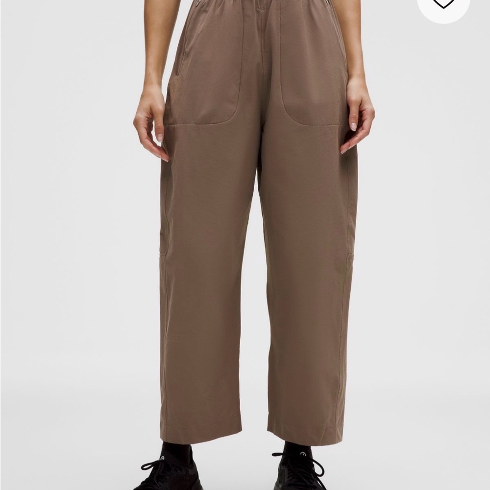 NWT lululemon athletica Taupe Lightweight Mid Rise Barrel Pants size 6